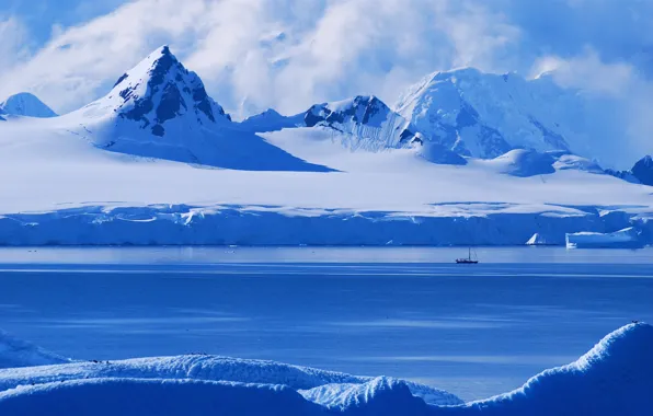 Light, morning, Antarctica's Gerlache strait, along