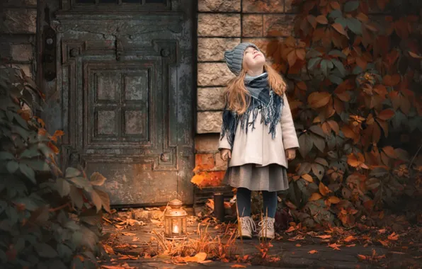 Картинка осень, двери, девочка, фонарь