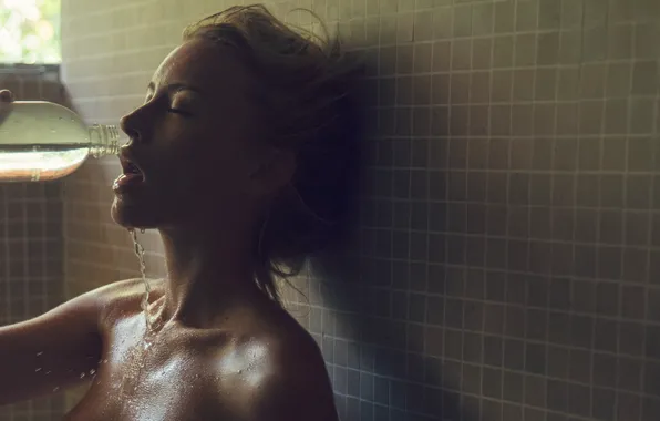 Вода, голая, Bryana Holly