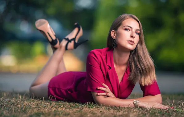 Картинка взгляд, девушка, модель, волосы, платье, лежит, боке, Ludivine