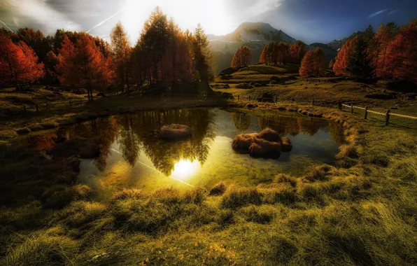 Картинка осень, солнце, деревья, горы, отражение, водоём, золотая