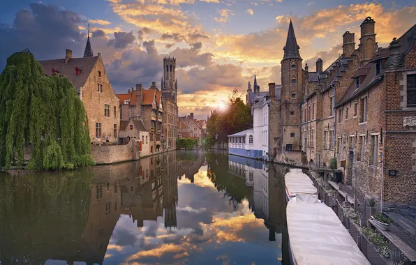 Картинка закат, дома, лодки, канал, Бельгия, Брюгге, городской пейзаж