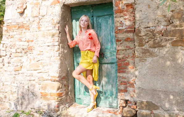 Model, gorgeous, posing, high heels, beautiful face, outdoors, yellow skirt, long blonde hair
