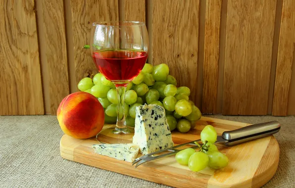 Сыр, виноград, доска, белое вино