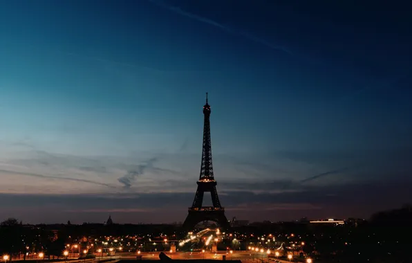 Картинка небо, ночь, огни, Франция, Париж, силуэт, фонари, Эйфелева Башня