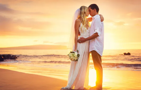Картинка happy, beach, sea, sunset, couple, wedding, bride, just married