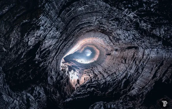Cave, climbing, deep hole