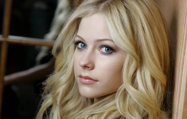 Картинка взгляд, певица, Avril Lavigne, Аврил Лавин
