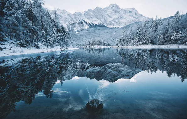 Картинка зима, лес, снег, горы, природа, озеро, всплеск