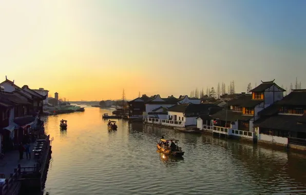 Река, рассвет, деревянные лодочки, деревянные домики, китайские лодки, домики на воде