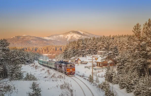 Картинка зима, лес, небо, снег, пейзаж, горы, поезд, деревня