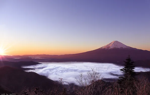 Картинка небо, облака, лучи, свет, гора, вулкан, Япония, долина