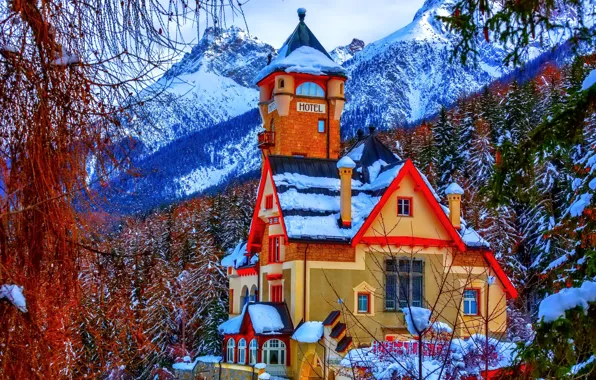 Картинка зима, небо, снег, деревья, горы, отель, гостиница