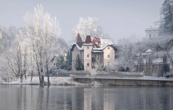 Картинка зима, иней, свет, снег, деревья, пейзаж, озеро, дом