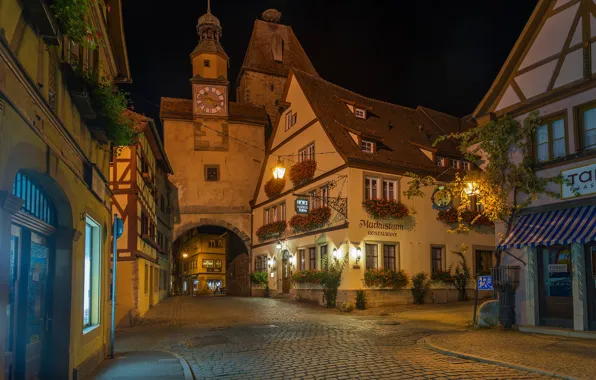Картинка улица, здания, дома, ворота, Германия, Бавария, ночной город, мостовая