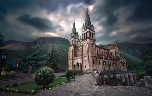 Картинка España, Principado de Asturias, Basílica de Santa María la Real de Covadonga