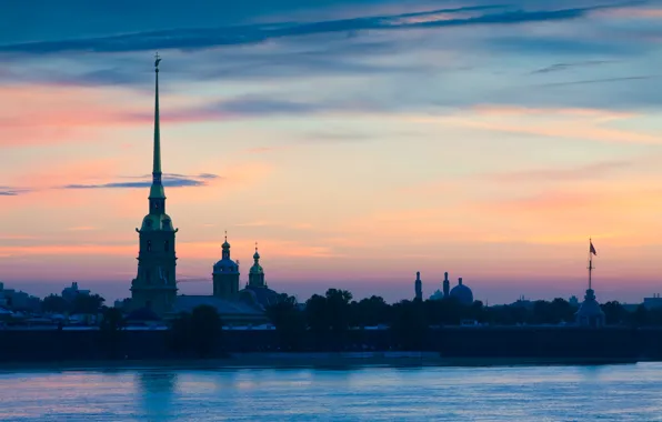 Небо, облака, деревья, закат, город, река, башня, вечер
