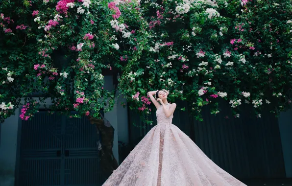 Картинка девушка, цветы, сад, платье, азиатка, закрытые глаза