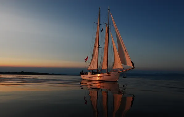 Картинка море, небо, вода, пейзаж, закат, лодка, спокойствие, парусник