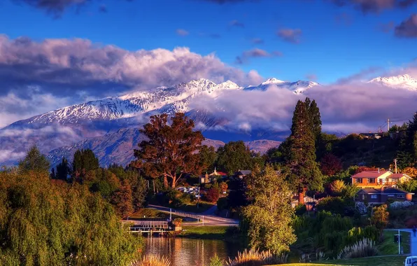 Картинка облака, снег, деревья, горы, озеро, остров, дома, новая зеландия