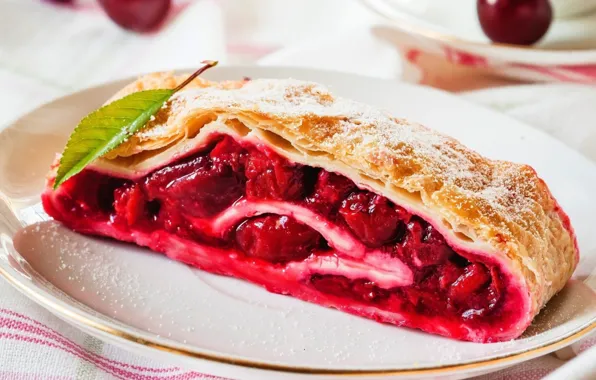 Вишня, десерт, штрудель