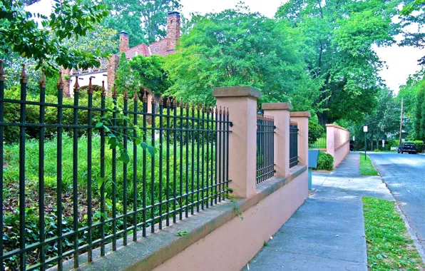 Картинка город, улица, забор, дома