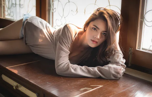 Картинка взгляд, лицо, волосы, лежит