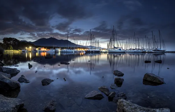 Картинка ночь, озеро, яхты