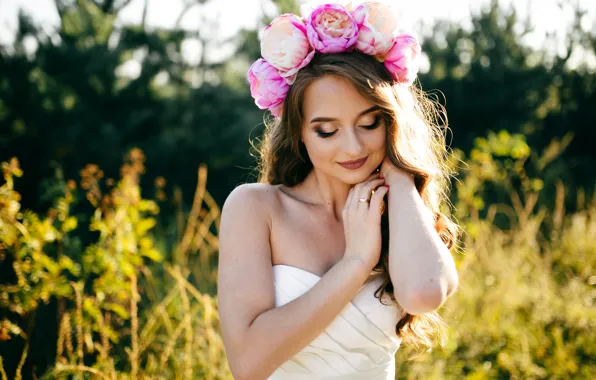 Трава, девушка, свет, цветы, природа, поза, улыбка, белое