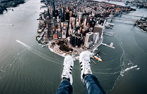 Картинка город, ноги, Нью-Йорк, панорама, Манхэттен, кроссовки, Manhattan, New York City