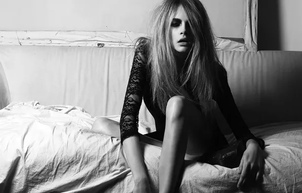 Взгляд, кровать, актриса, фотограф, черно-белое, 2011, топ-модель, Cara Delevingne