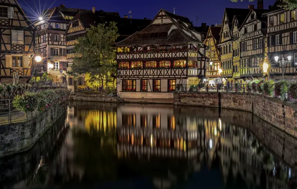 Картинка цветы, отражение, Франция, здания, канал, ночной город, Страсбург, France