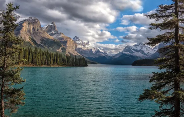 Лес, небо, облака, деревья, горы, озеро, скалы, Jasper National Park