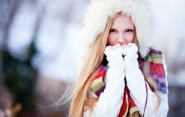 Картинка девушка, шапка, шарф, блондинка, кофта