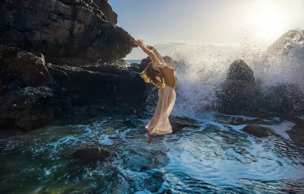 КАМНИ, МОРЕ, ГРУДЬ, ПЛАТЬЕ, ВОЛНЫ, БРЫЗГИ, ПЕНА, РИФЫ