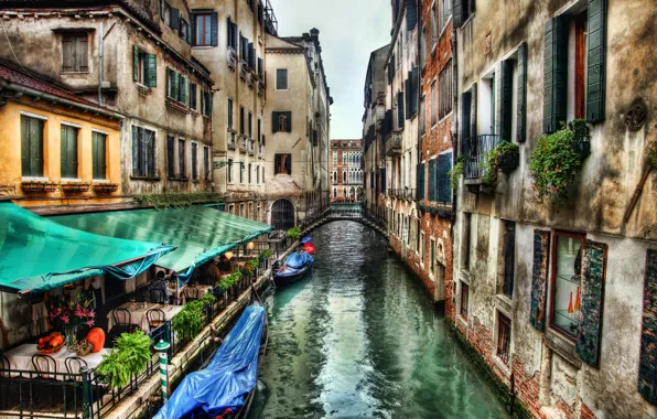 Картинка улица, здания, дома, Италия, Венеция, канал, кафе, мостик