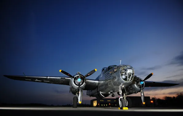 Бомбардировщик, USAF, B-25J Mitchell, Miss Mitchell