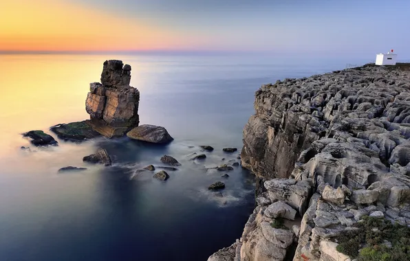 Картинка пляж, скала, камни, океан, рассвет, маяк, Португалия