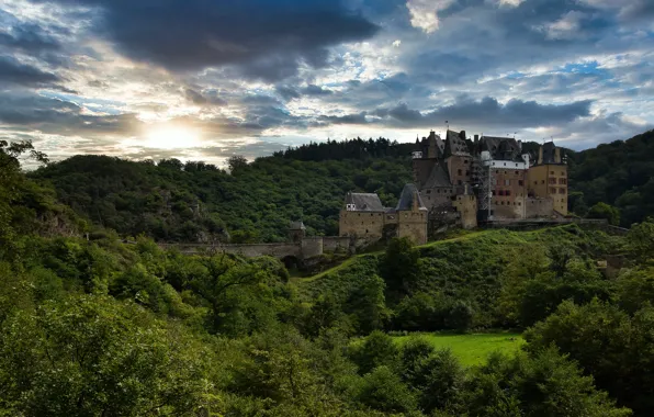Картинка лес, облака, деревья, замок, холмы