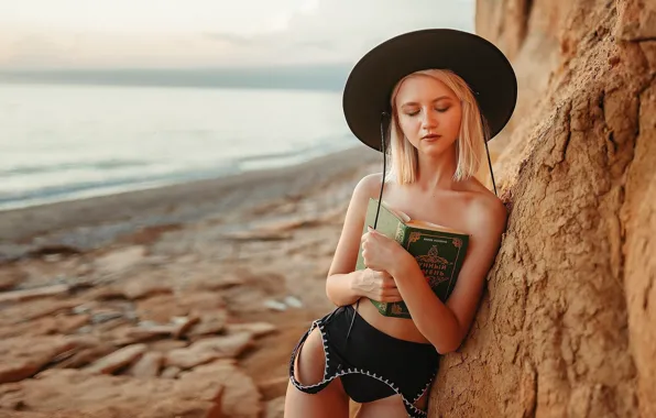 Море, книга, sea, красивая девушка, book, beautiful girl, закрытые глаза, черная шляпа