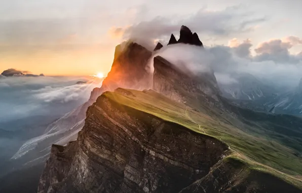 Картинка sky, landscape, nature, sunset, clouds, Mountains, horizon, cliff