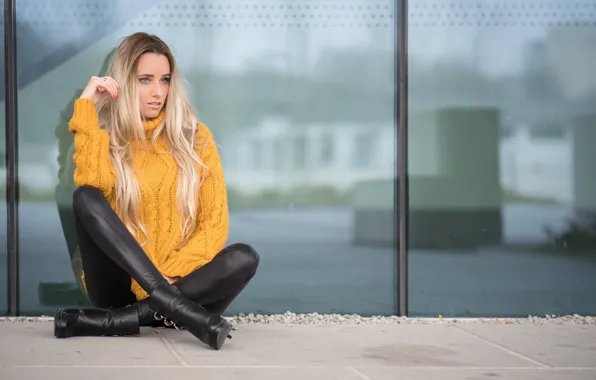 Картинка девушка, блондинка, Sandra, сидит