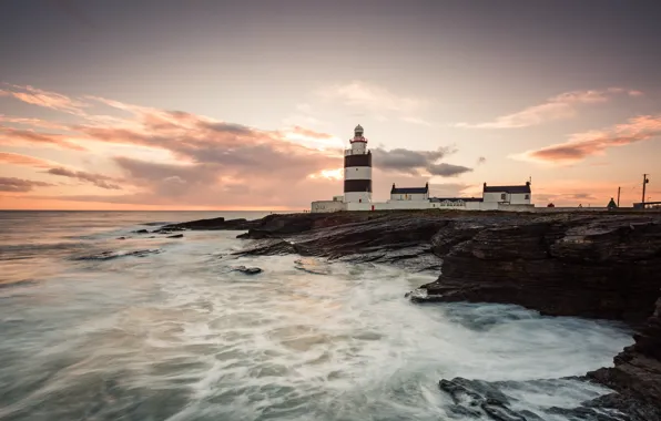 Море, облака, скалы, маяк, прибой