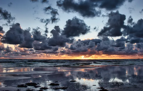 Latvia, Baltic Sea, Liepaja, Autumn clouds