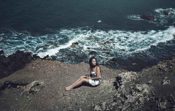 Волны, девушка, поза, ноги, брюнетка, сидит