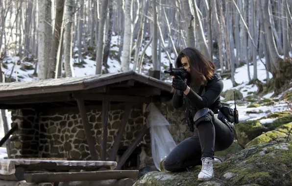Девушка, автомат, Aiming