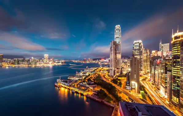 Картинка небо, огни, здания, Гонконг, небоскребы, вечер, залив, мегаполис