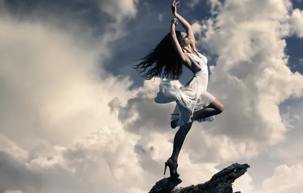 Картинка небо, солнце, облака, поза, камни, скалы, макияж, фигура