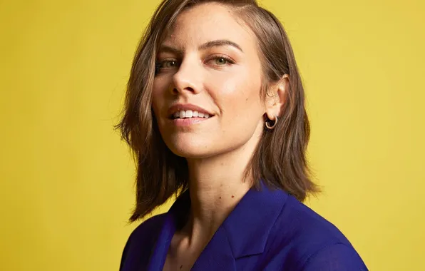 Жёлтый, фон, портрет, актриса, шатенка, красотка, Lauren Cohan, Лорен Кохэн