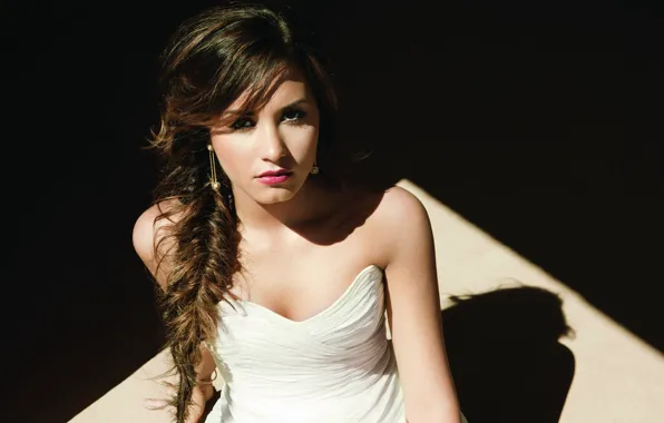 Актриса, шатенка, белое платье, кудри, знаменитость, Деми Ловато, Demi Lovato